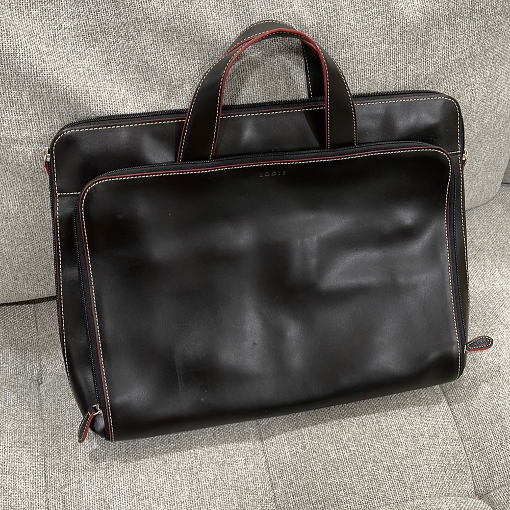 Lodi’s black leather briefcase